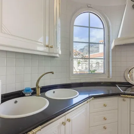 Sunny Villa